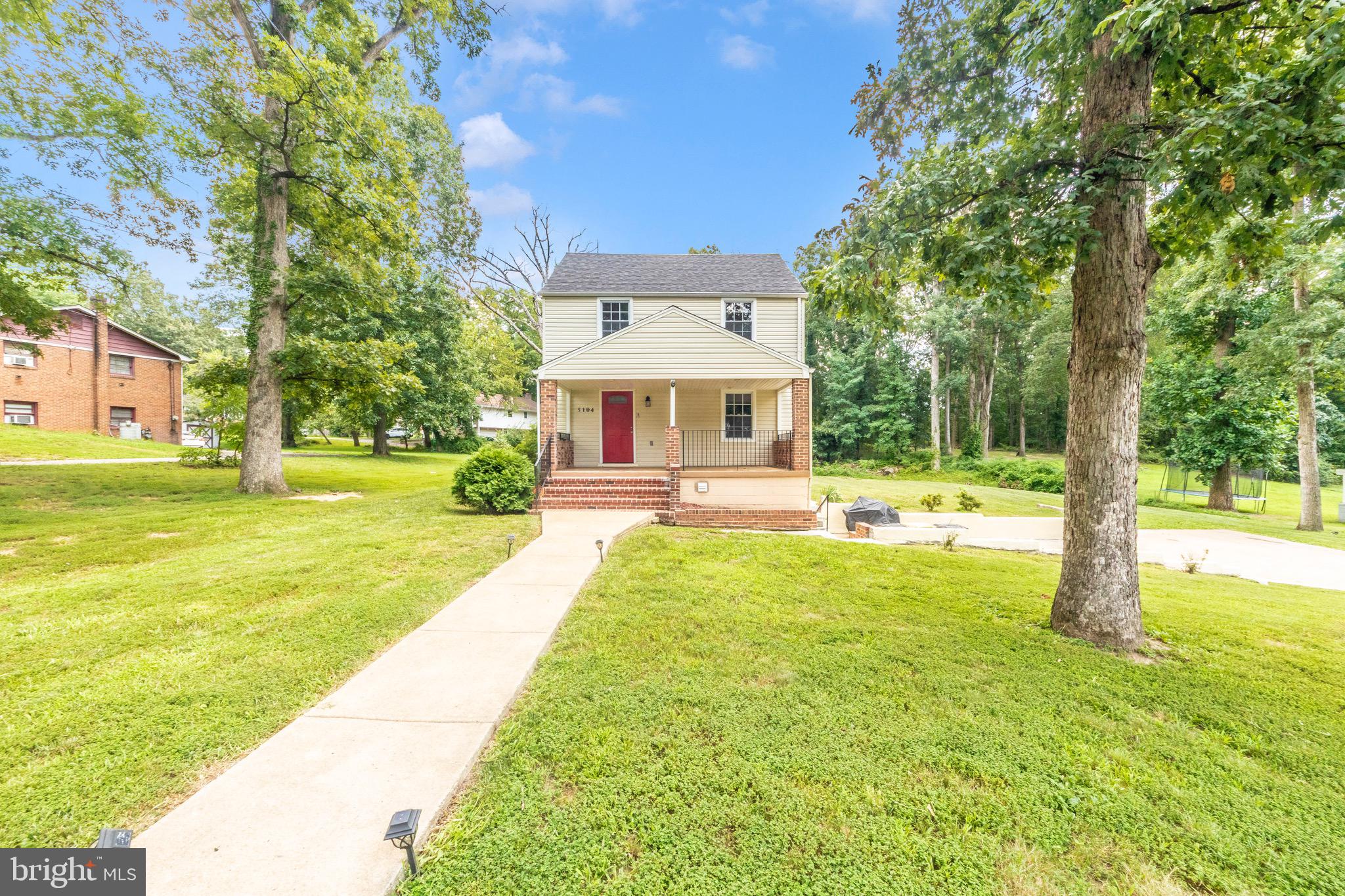 Just Listed – Open House Sunday, August 3rd from 1pm - 4pm in the afternoon.
This beautifully updated four-bedroom, three-bathroom detached home offers the perfect combination of charm, space, and privacy. Set on a generously sized lot, the property features an expansive yard with room for entertaining, gardening, or future expansion. The classic exterior opens into a bright and refreshed interior that is move-in ready, thoughtfully designed to accommodate both everyday living and comfortable gatherings.
Inside, you will find four spacious bedrooms and three full bathrooms, offering flexibility for families, guests, or a home office. The home also includes a private, extended driveway with plenty of off-street parking, a welcoming front porch, and multiple living areas for relaxation and functionality. Its location provides convenient access to shopping, dining, parks, and major commuter routes, making it an excellent choice for a wide range of buyers.
This is a rare opportunity to own a well-maintained and versatile home in a desirable neighborhood. Join us for the Open House Sunday, August 3rd from 1pm - 4pm, and see all this property has to offer.