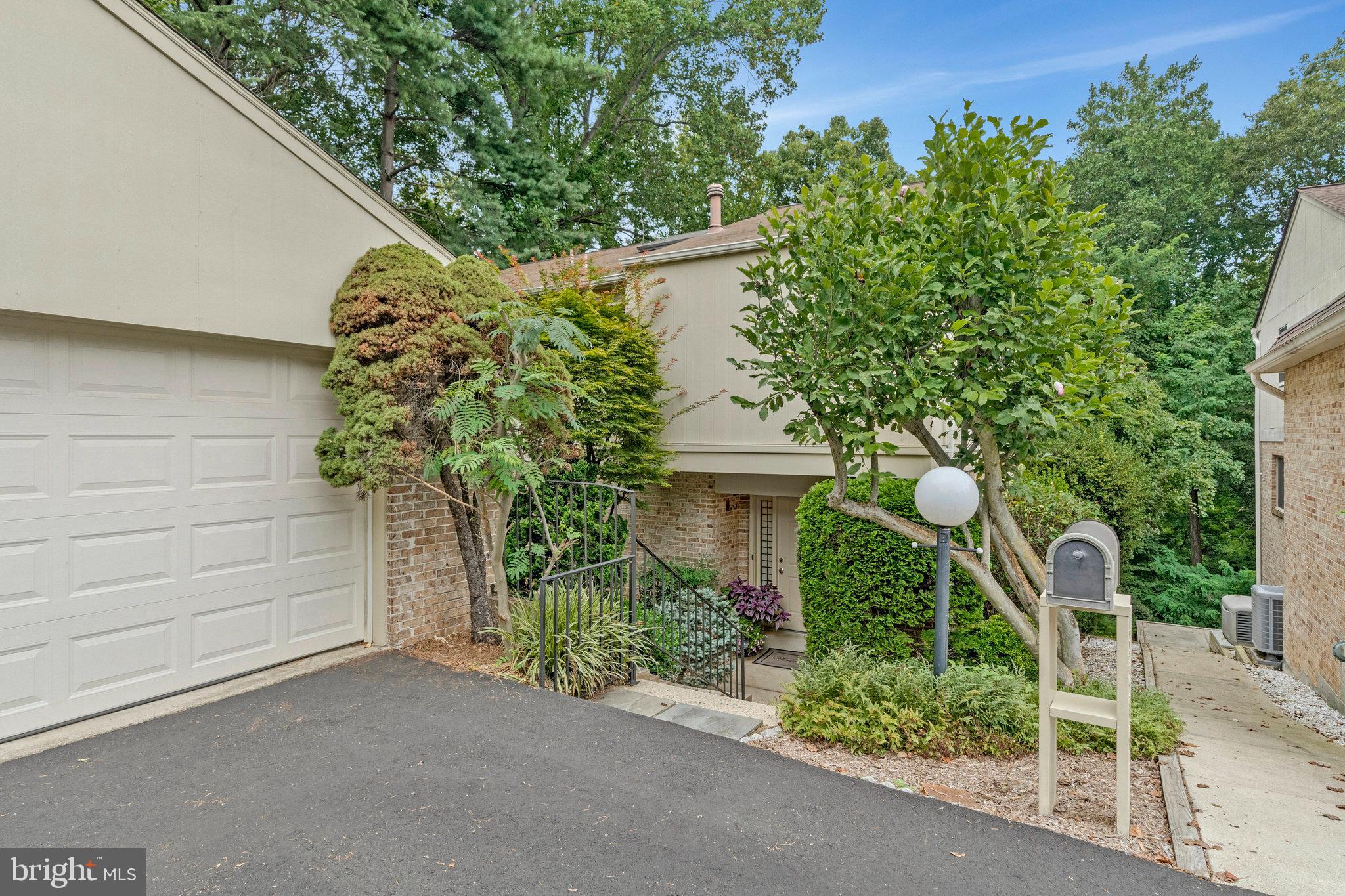 3800 HEMLOCK WAY