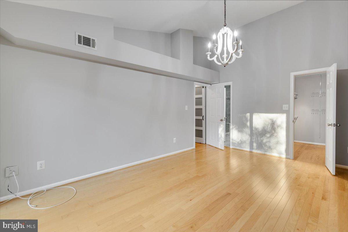 HAMPTON POINTE - Residential