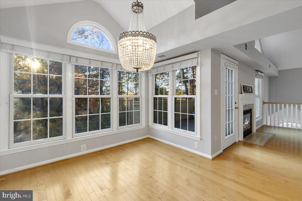 HAMPTON POINTE - Residential