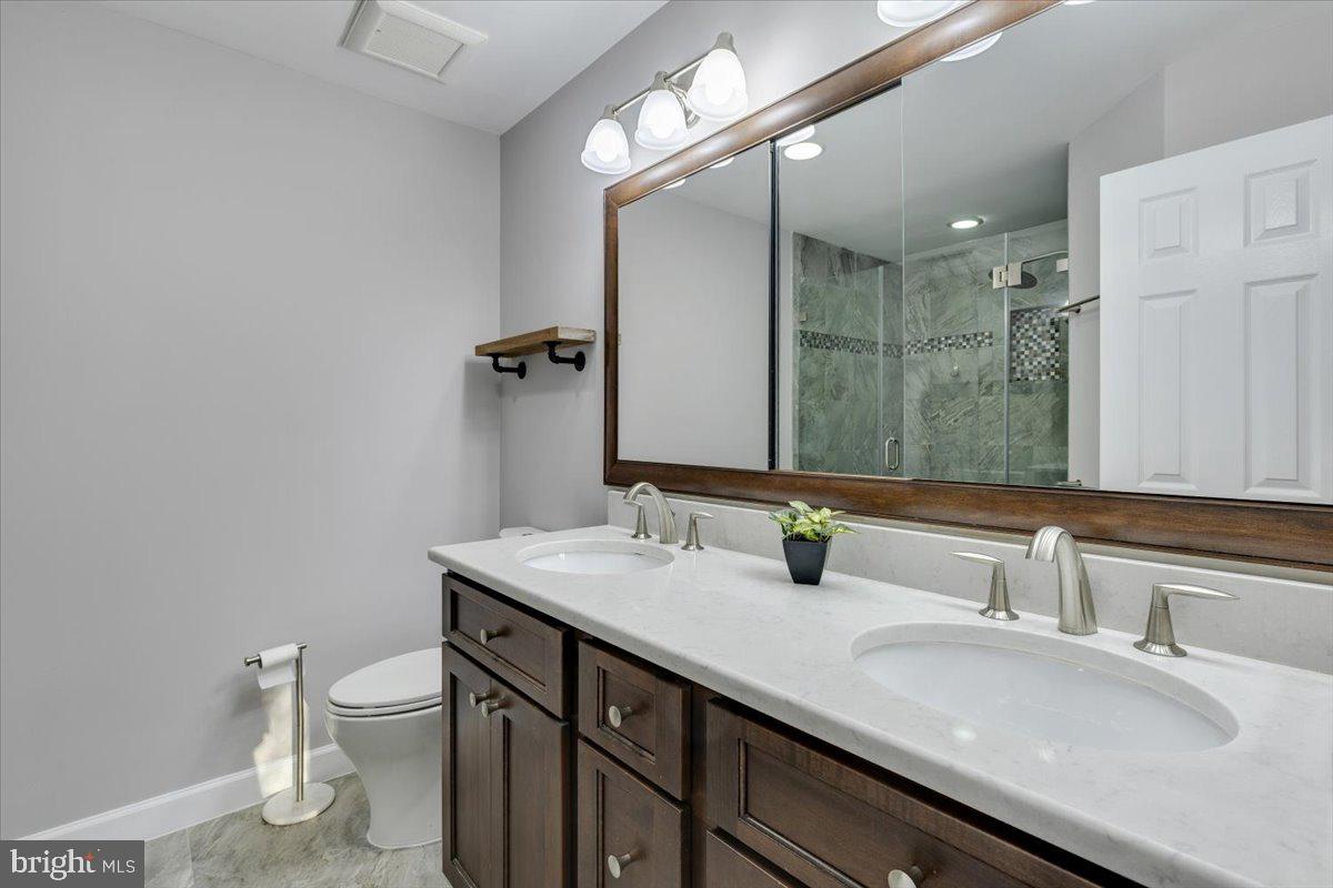 HAMPTON POINTE - Residential