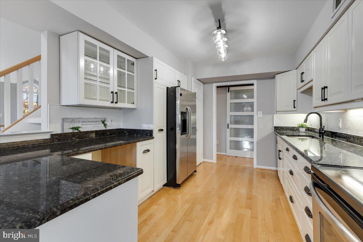 HAMPTON POINTE - Residential