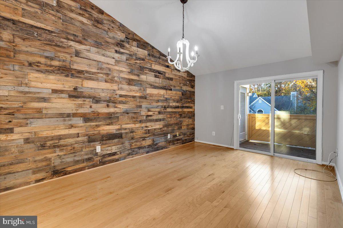 HAMPTON POINTE - Residential