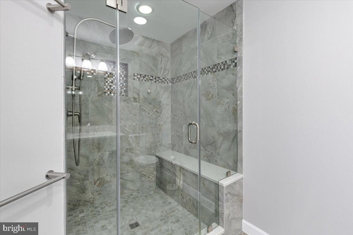 HAMPTON POINTE - Residential