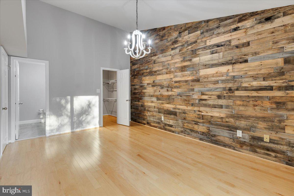 HAMPTON POINTE - Residential