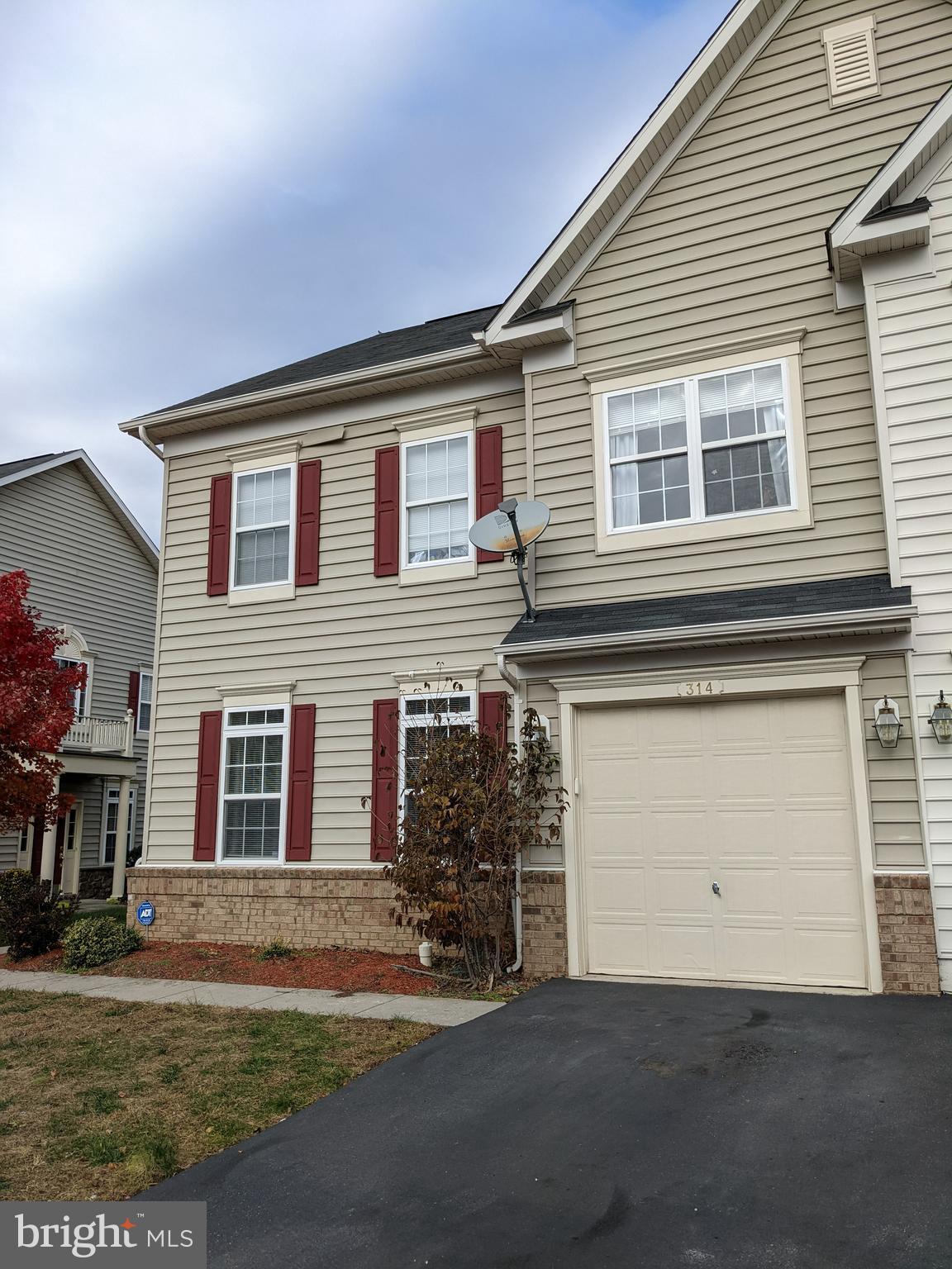 WAKELAND MANOR - Residential Lease