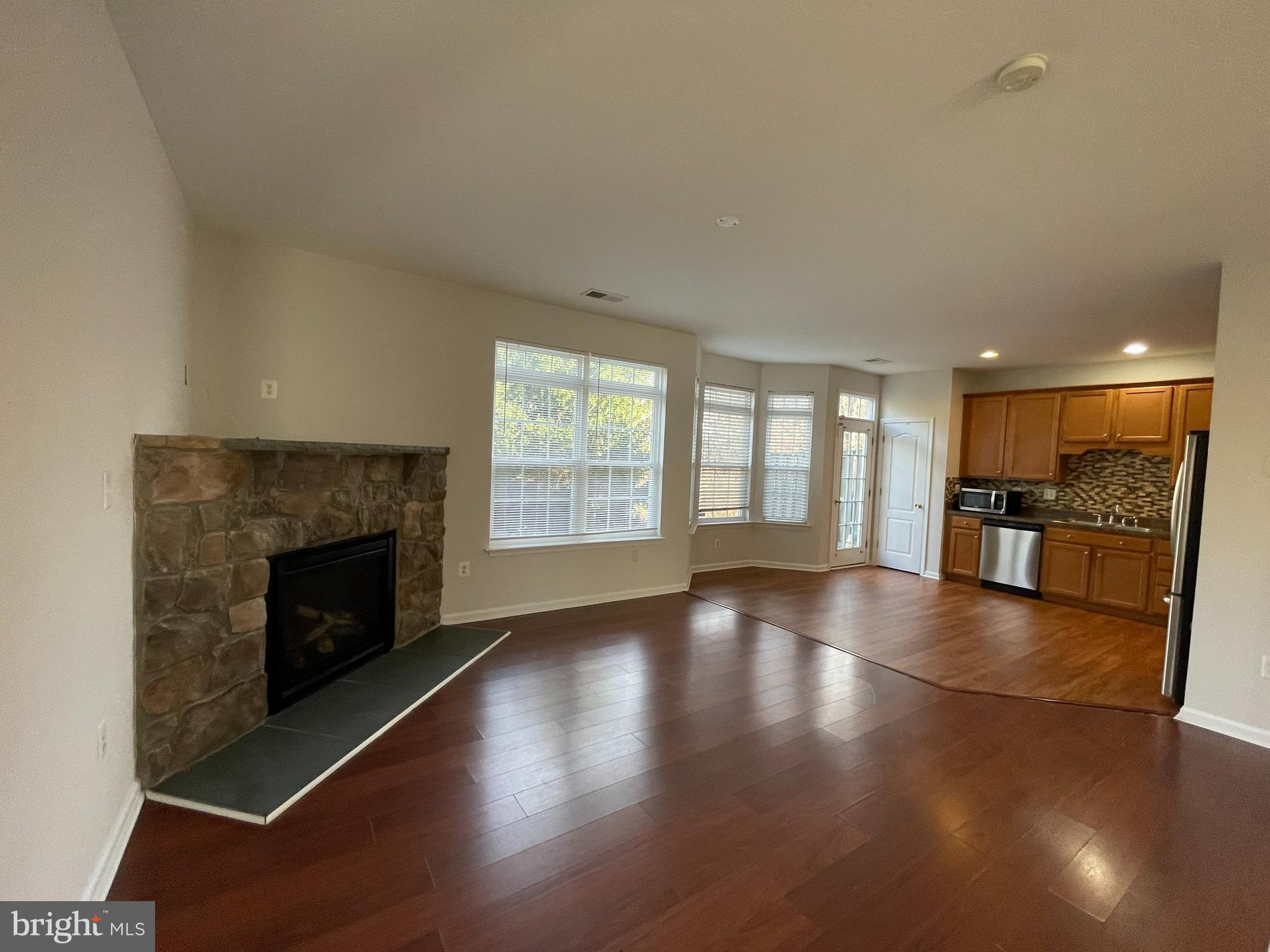 WAKELAND MANOR - Residential Lease