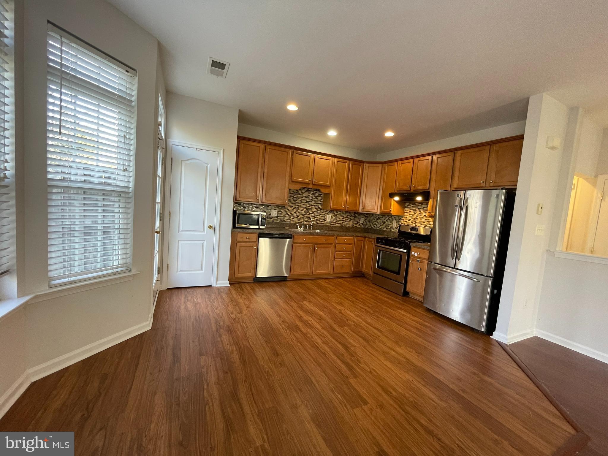 WAKELAND MANOR - Residential Lease