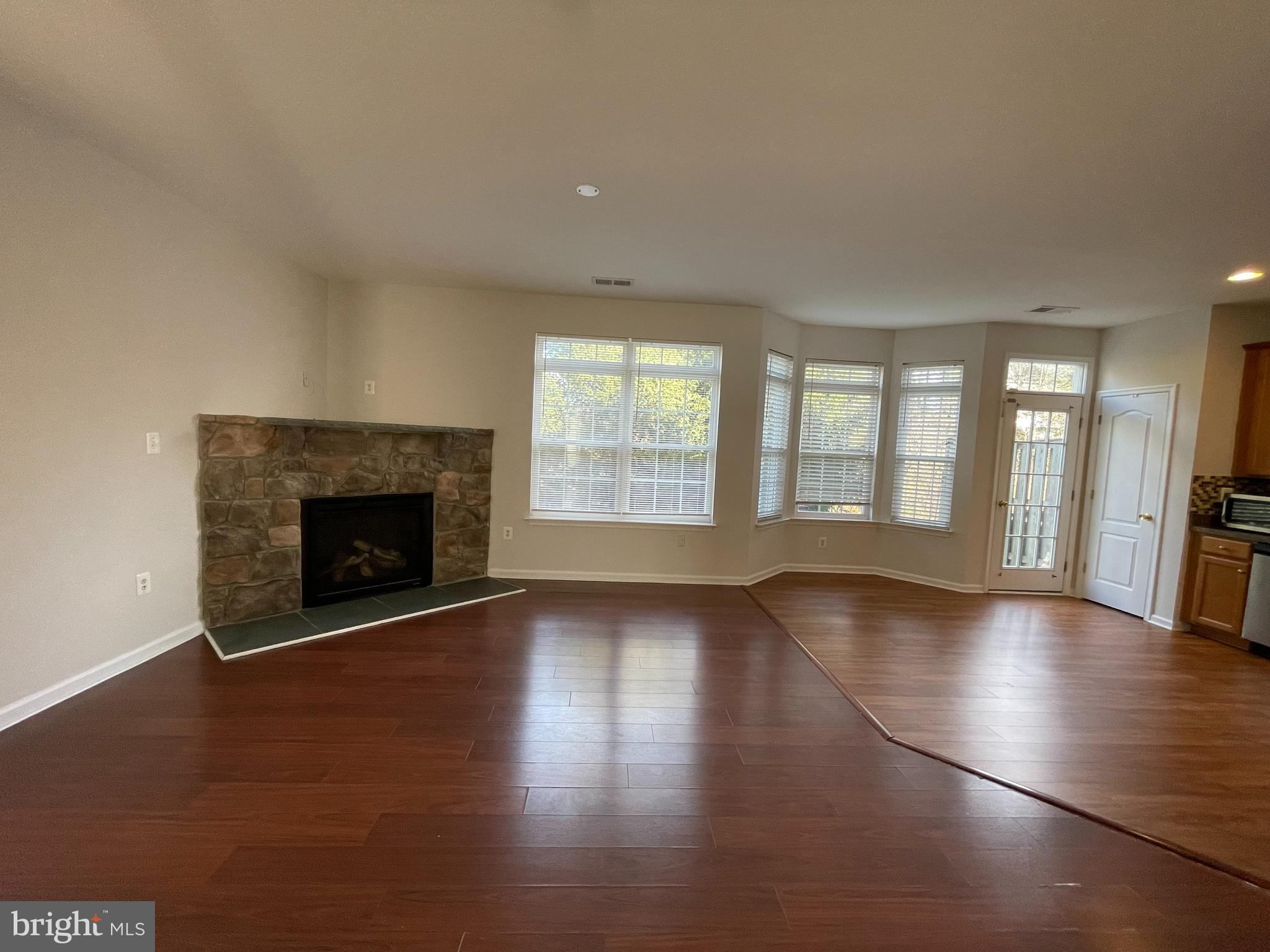 WAKELAND MANOR - Residential Lease