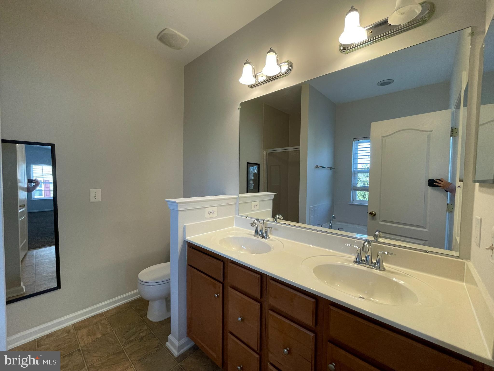 WAKELAND MANOR - Residential Lease