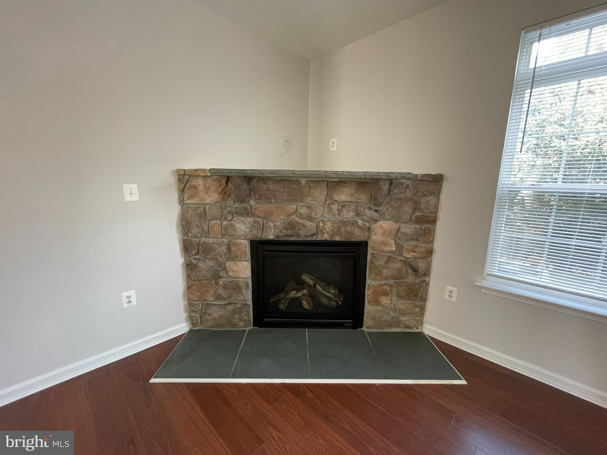 WAKELAND MANOR - Residential Lease