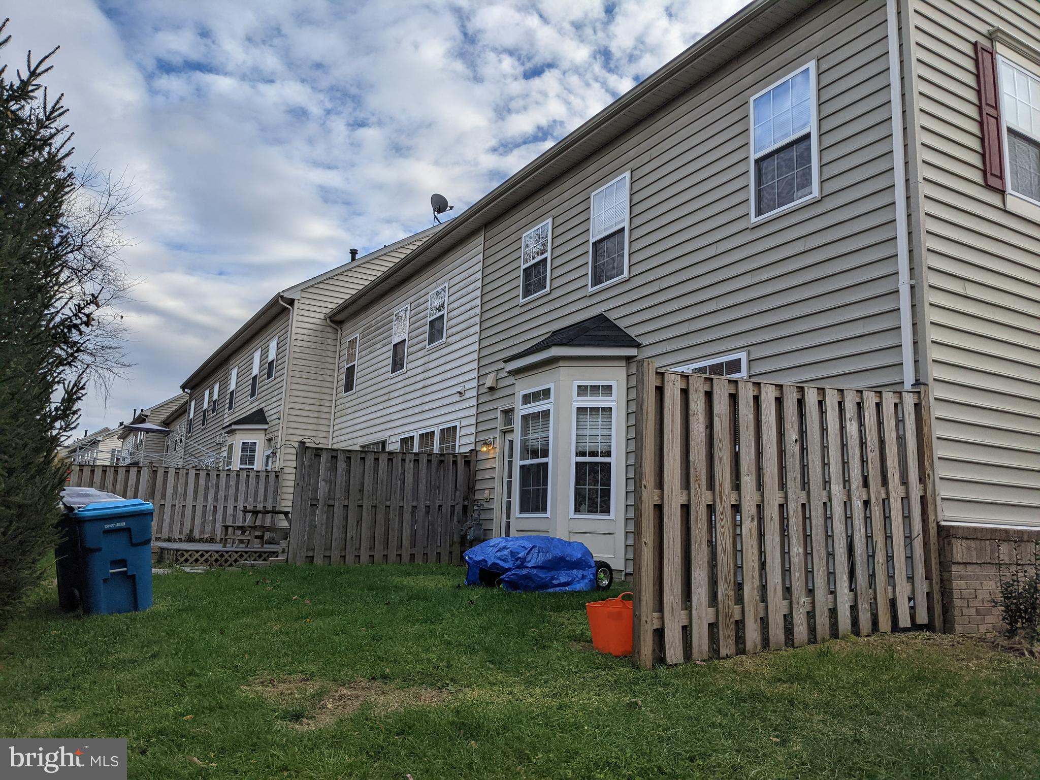 WAKELAND MANOR - Residential Lease