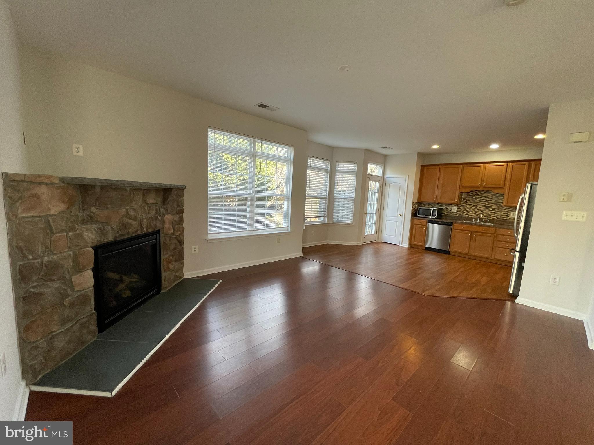 WAKELAND MANOR - Residential Lease