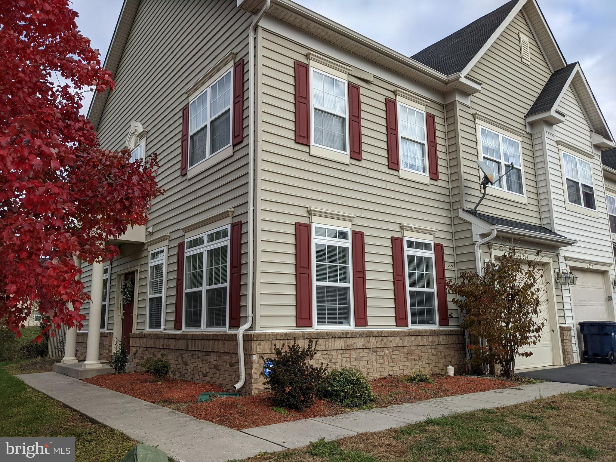 WAKELAND MANOR - Residential Lease