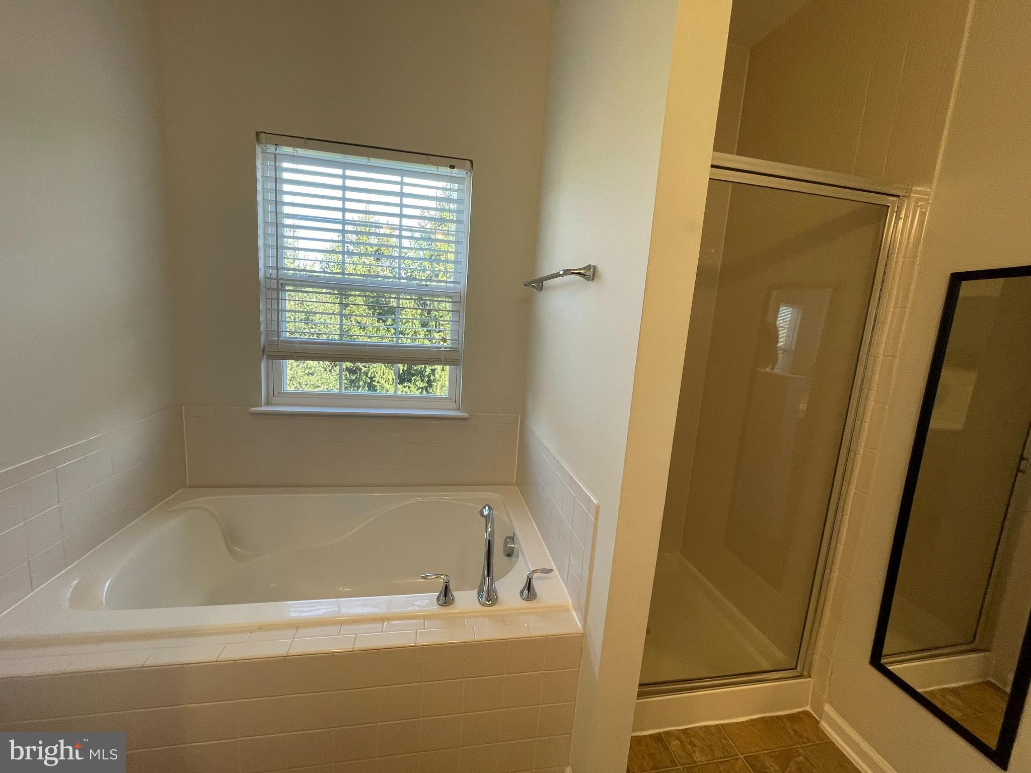 WAKELAND MANOR - Residential Lease