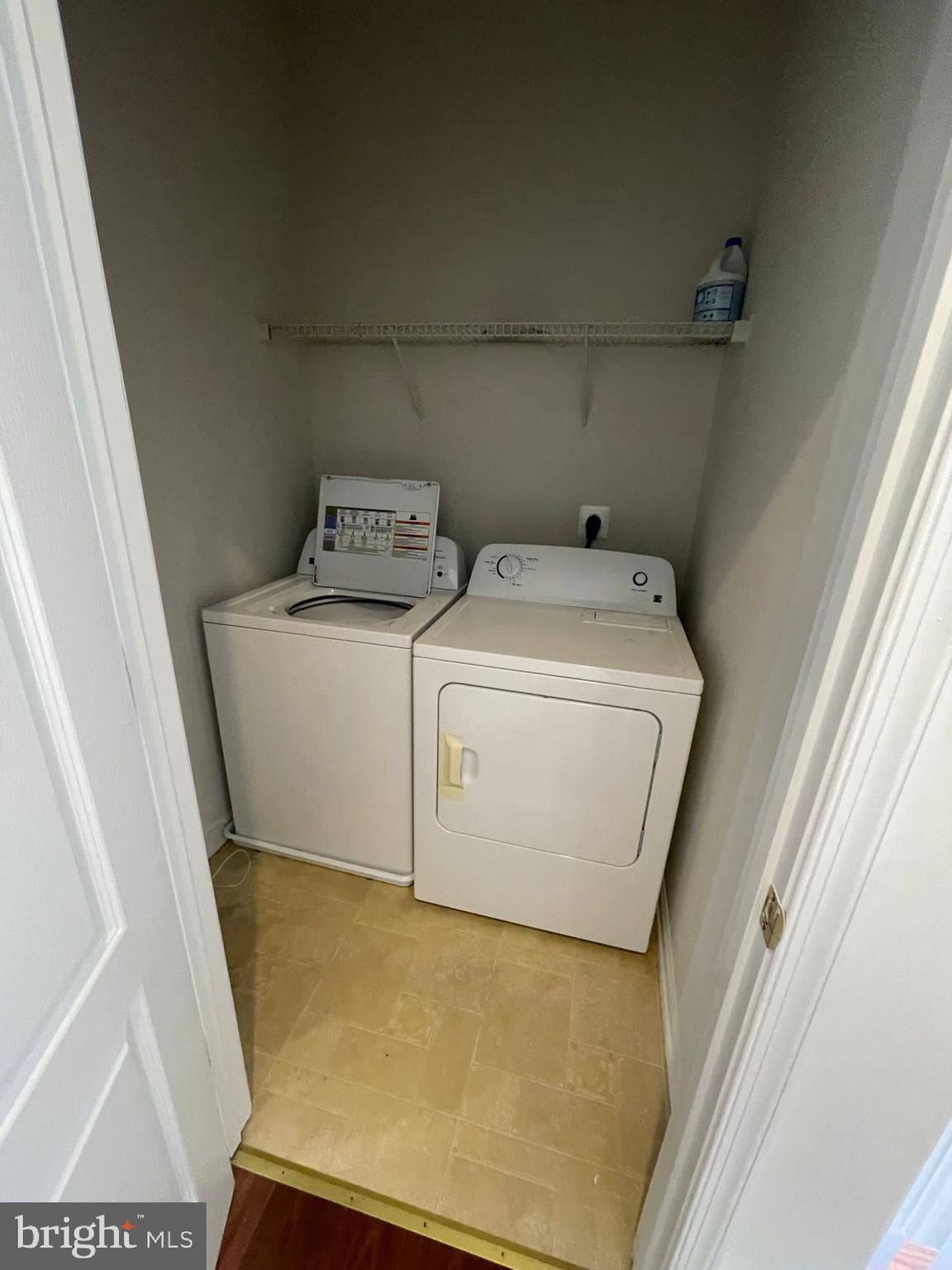 WAKELAND MANOR - Residential Lease