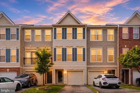 Photo of 15704 John Diskin Circle, WOODBRIDGE, VA 22191 (MLS # VAPW2116416)