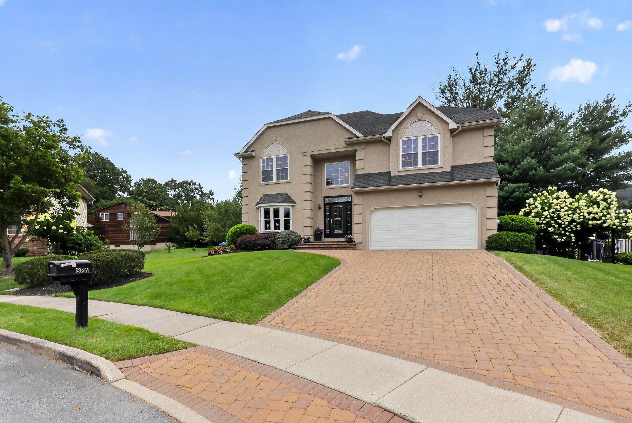 326 NEWTON COURT