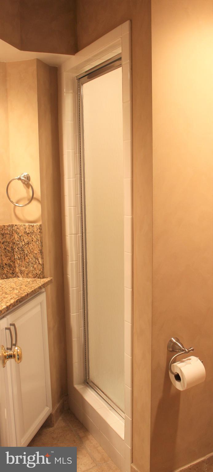 LEEDS SQUARE - Residential Lease