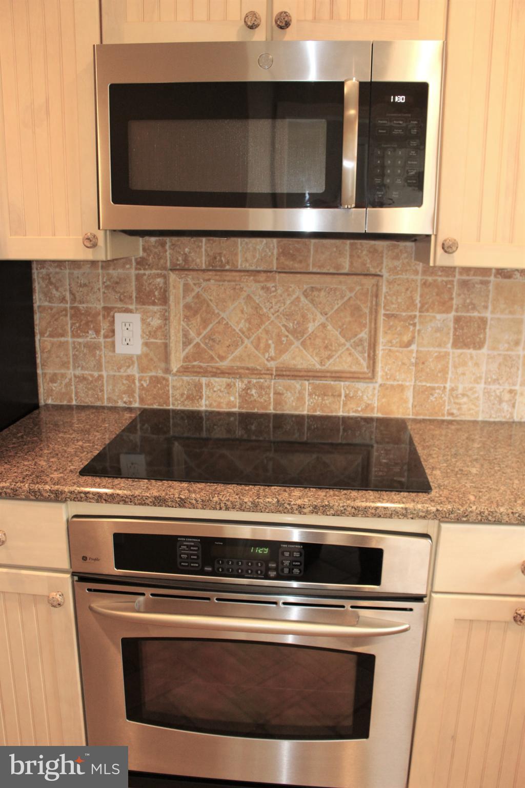 LEEDS SQUARE - Residential Lease