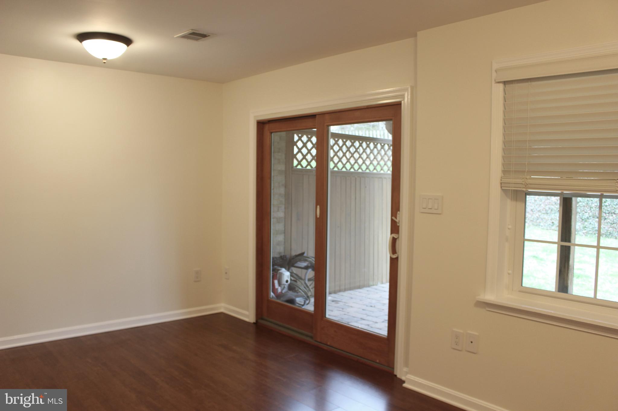 LEEDS SQUARE - Residential Lease