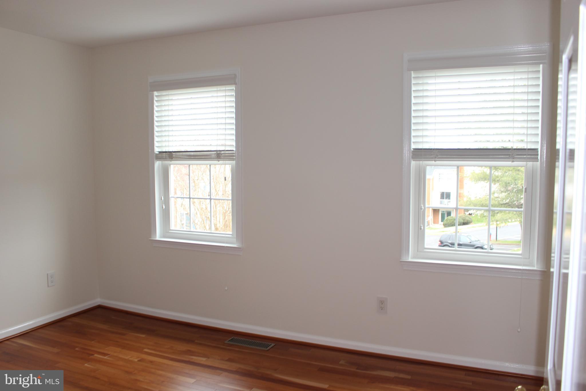 LEEDS SQUARE - Residential Lease