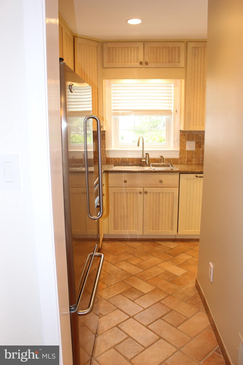 LEEDS SQUARE - Residential Lease