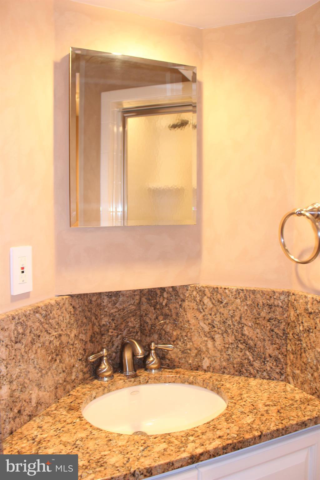 LEEDS SQUARE - Residential Lease