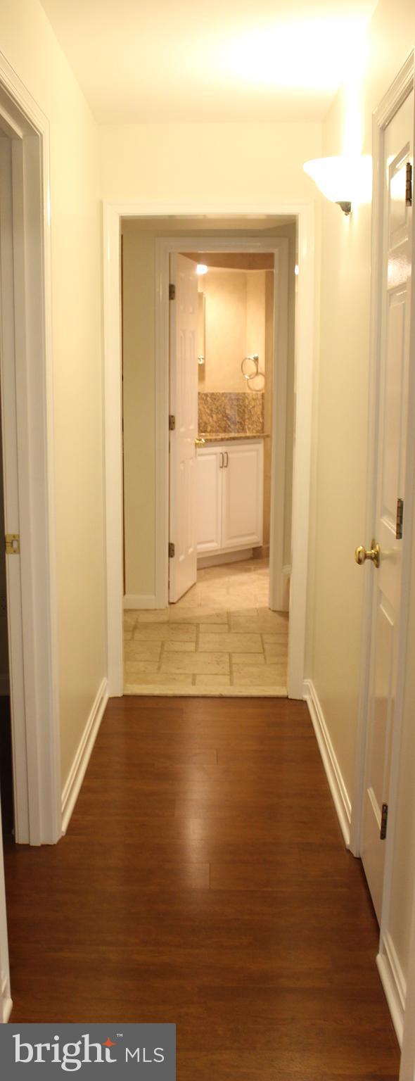 LEEDS SQUARE - Residential Lease