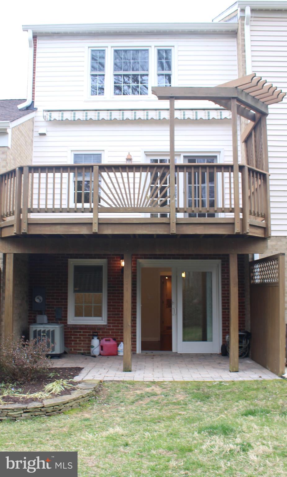 LEEDS SQUARE - Residential Lease