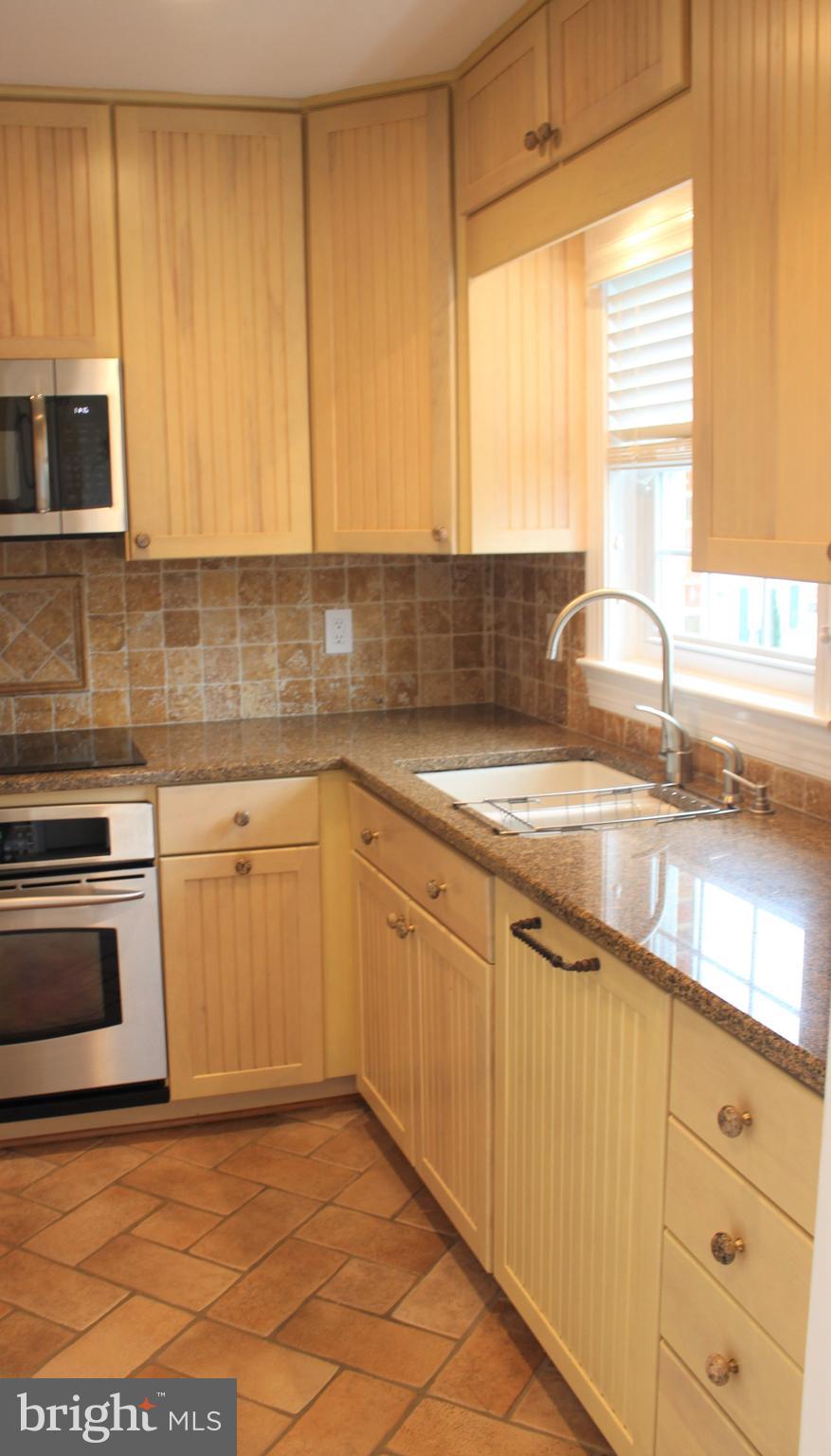 LEEDS SQUARE - Residential Lease