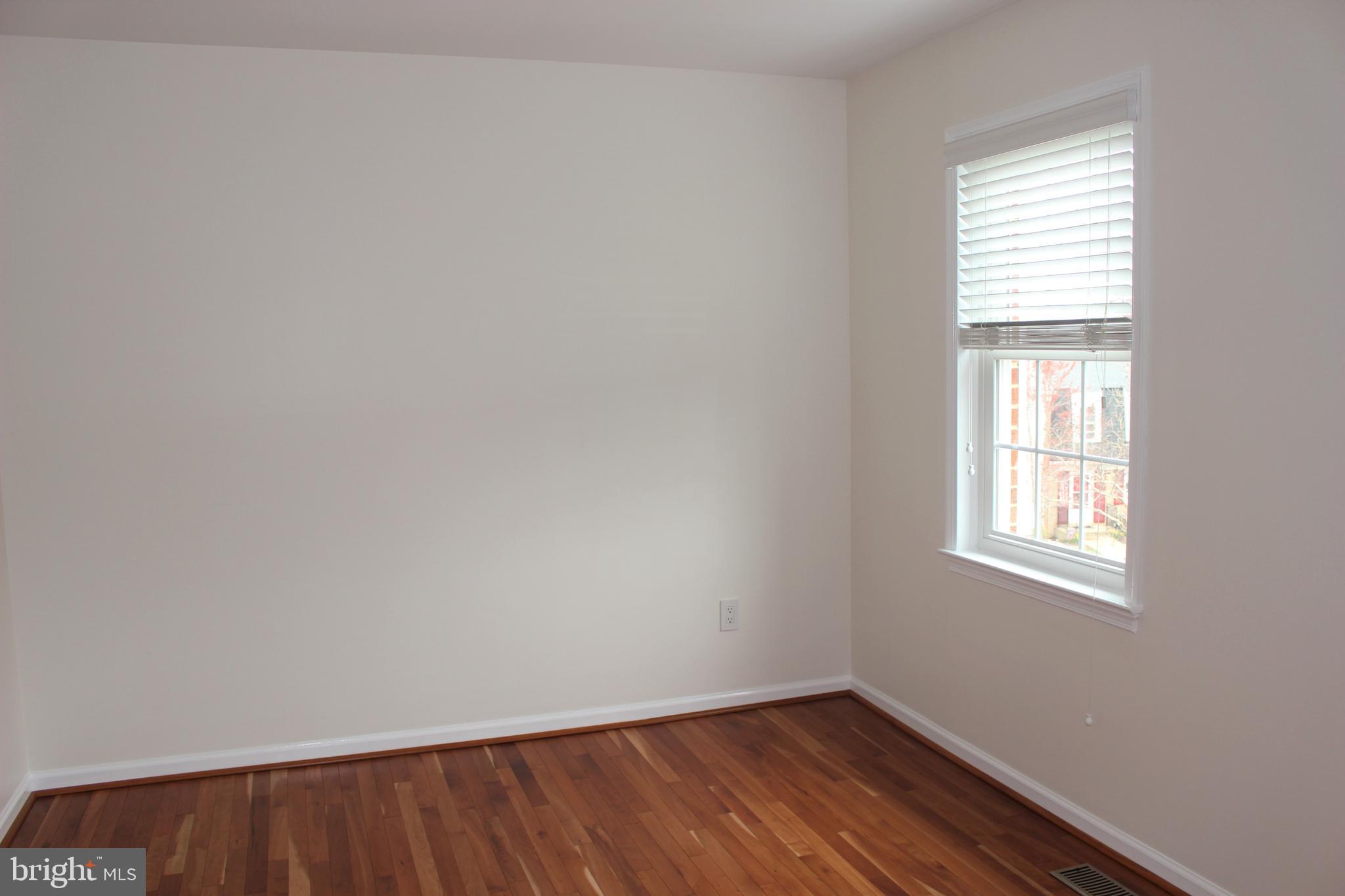 LEEDS SQUARE - Residential Lease