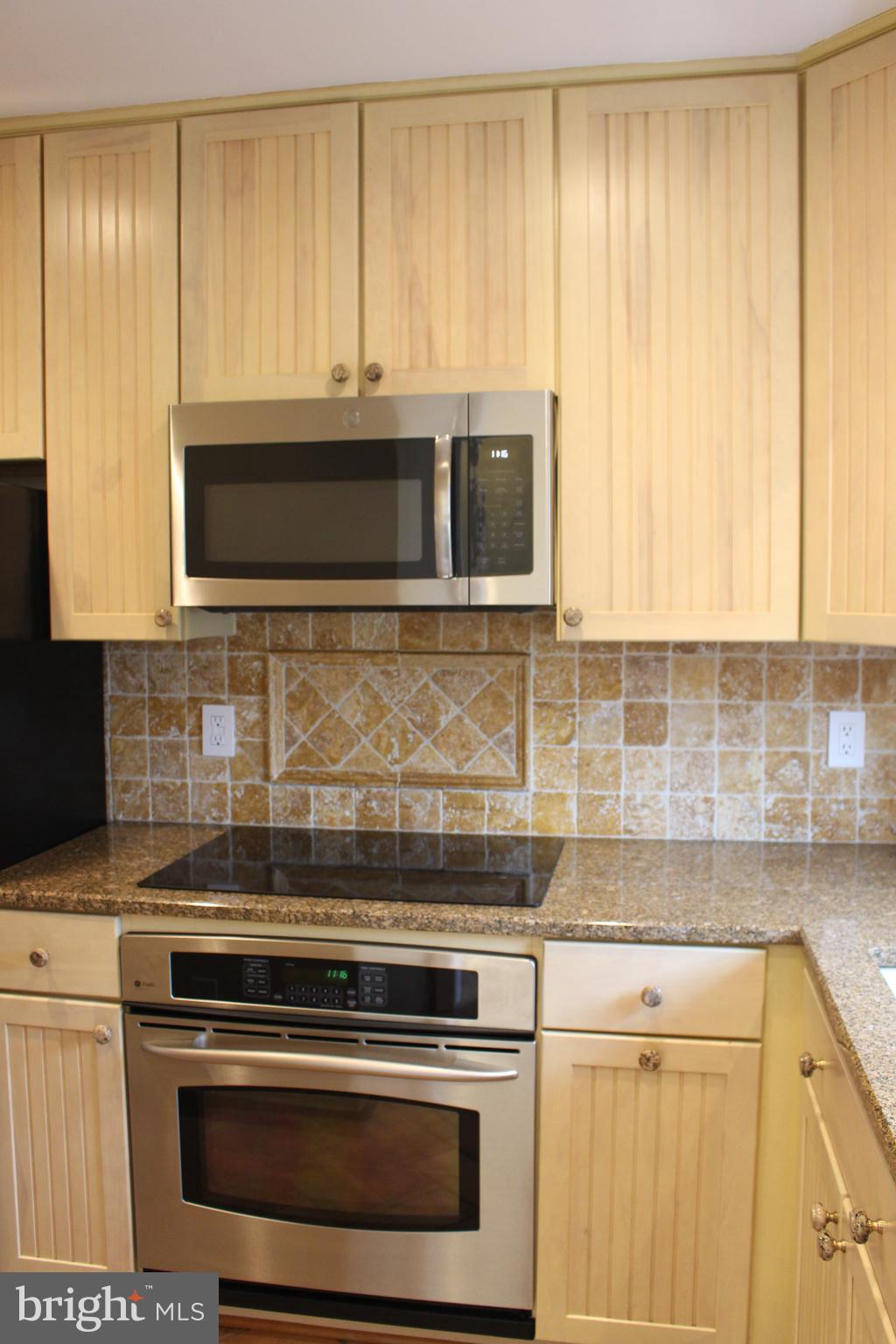 LEEDS SQUARE - Residential Lease