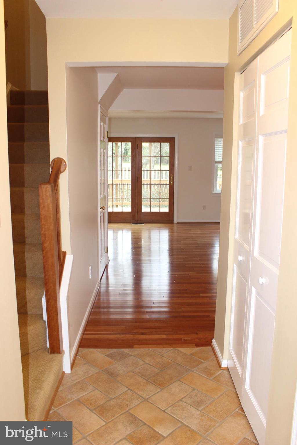 LEEDS SQUARE - Residential Lease