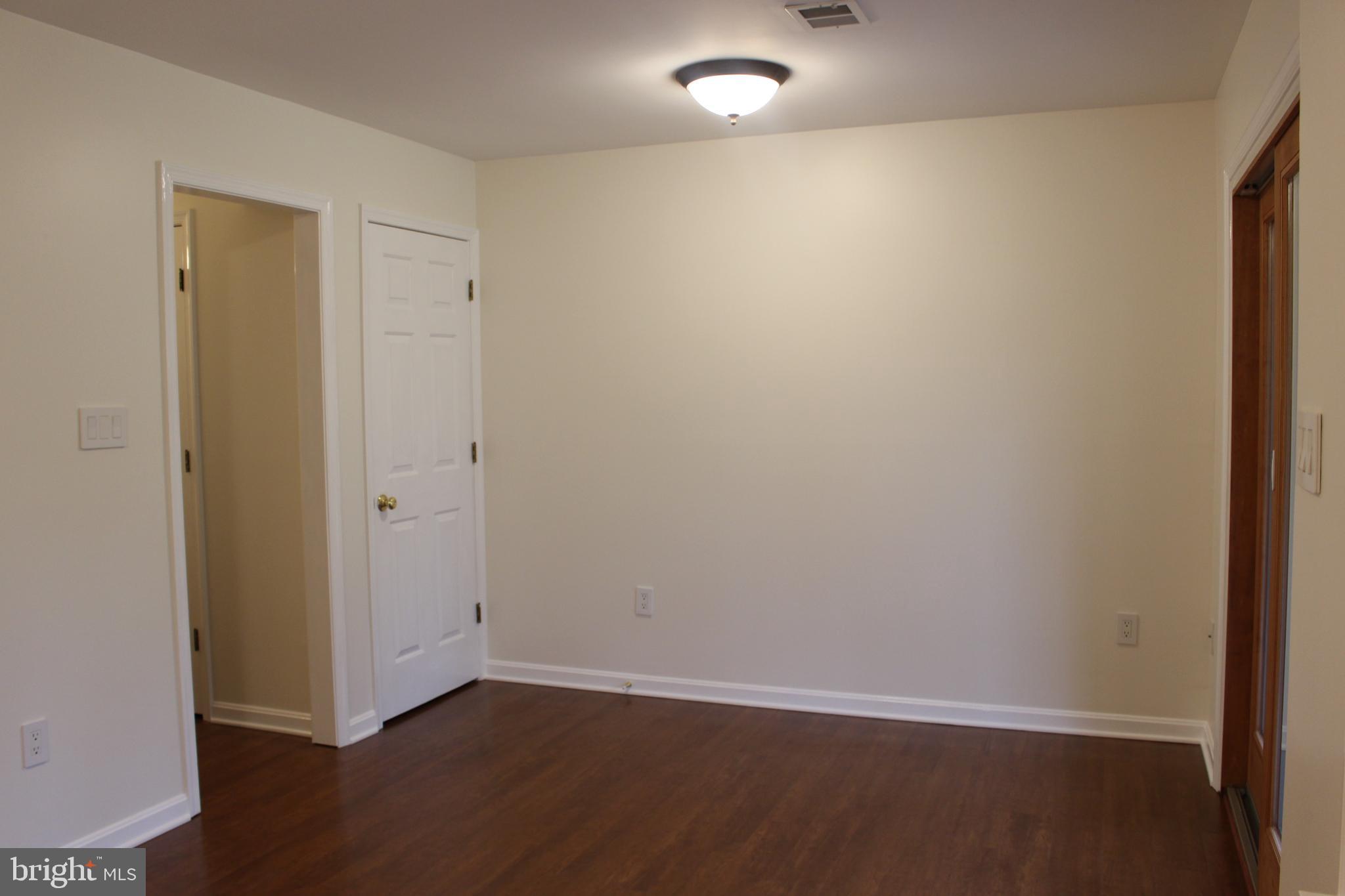 LEEDS SQUARE - Residential Lease