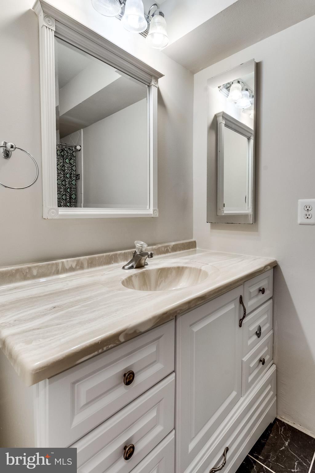 VILLA D ESTE VILLAGE - Residential Lease