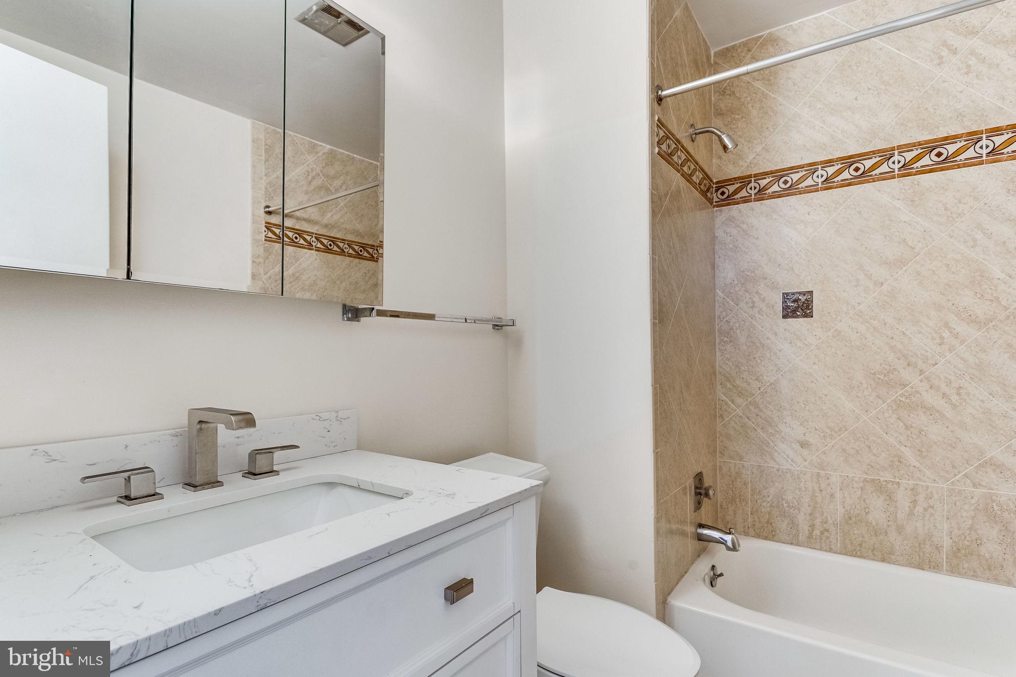 VILLA D ESTE VILLAGE - Residential Lease