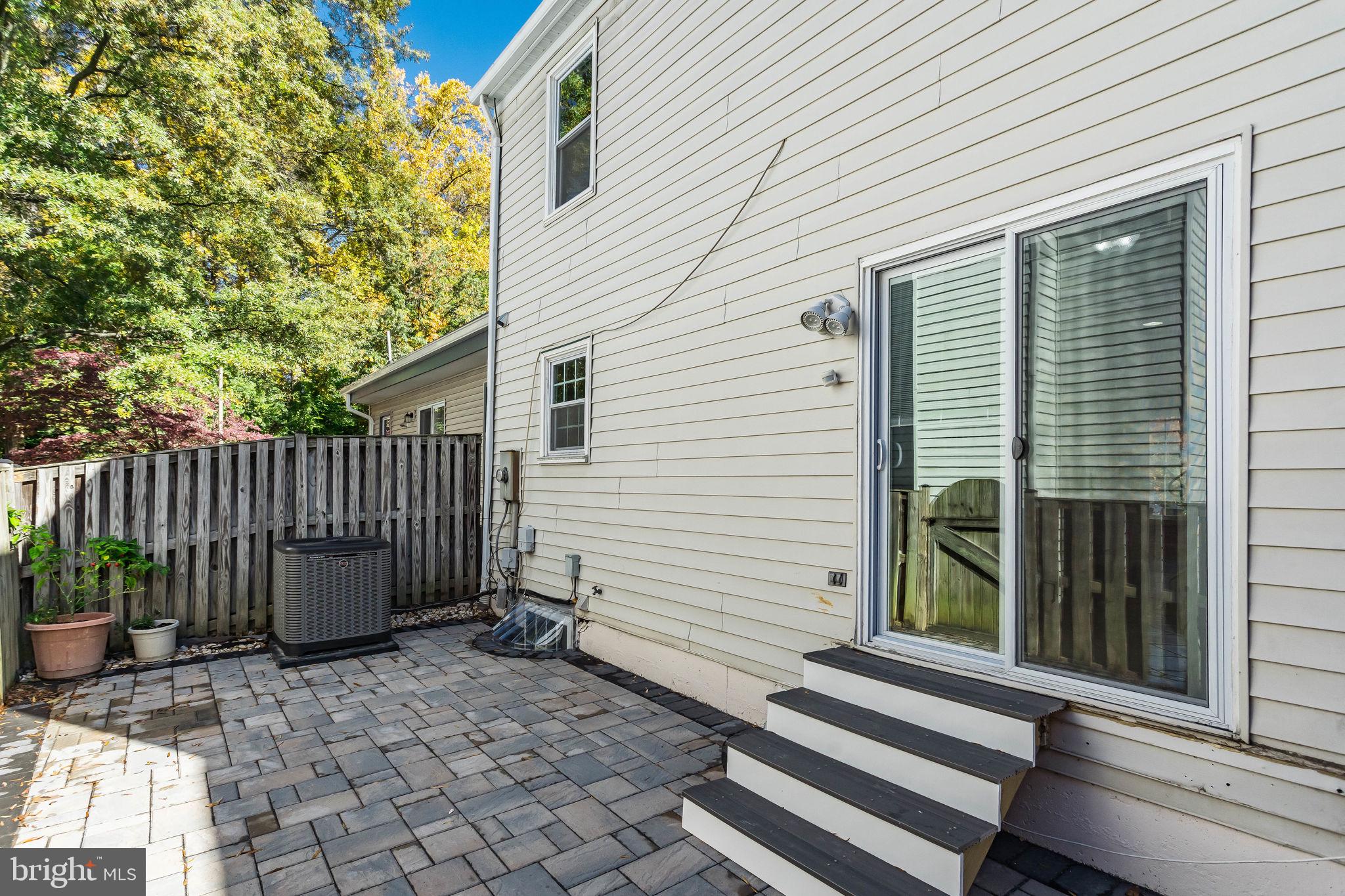 VILLA D ESTE VILLAGE - Residential Lease