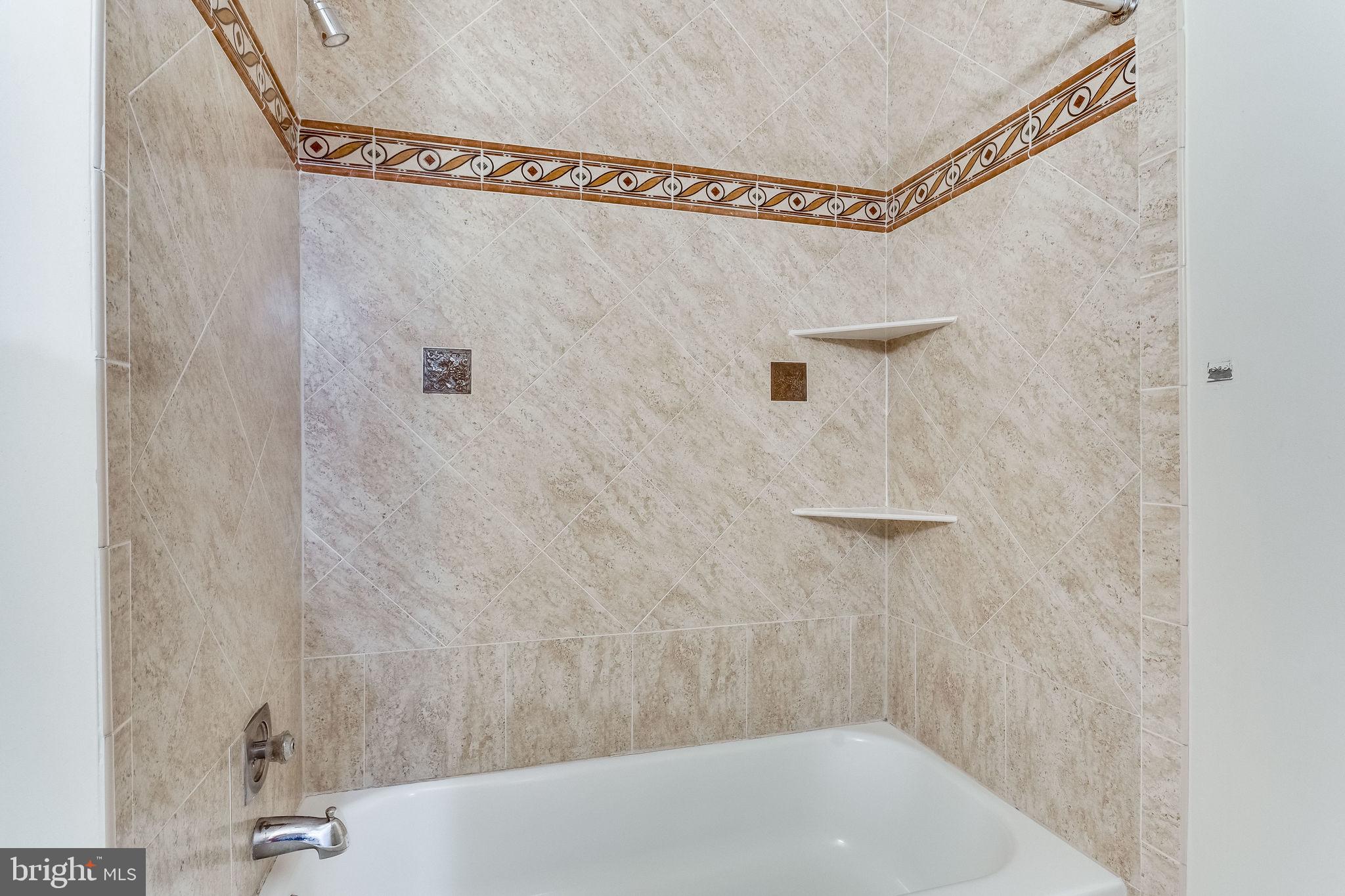 VILLA D ESTE VILLAGE - Residential Lease