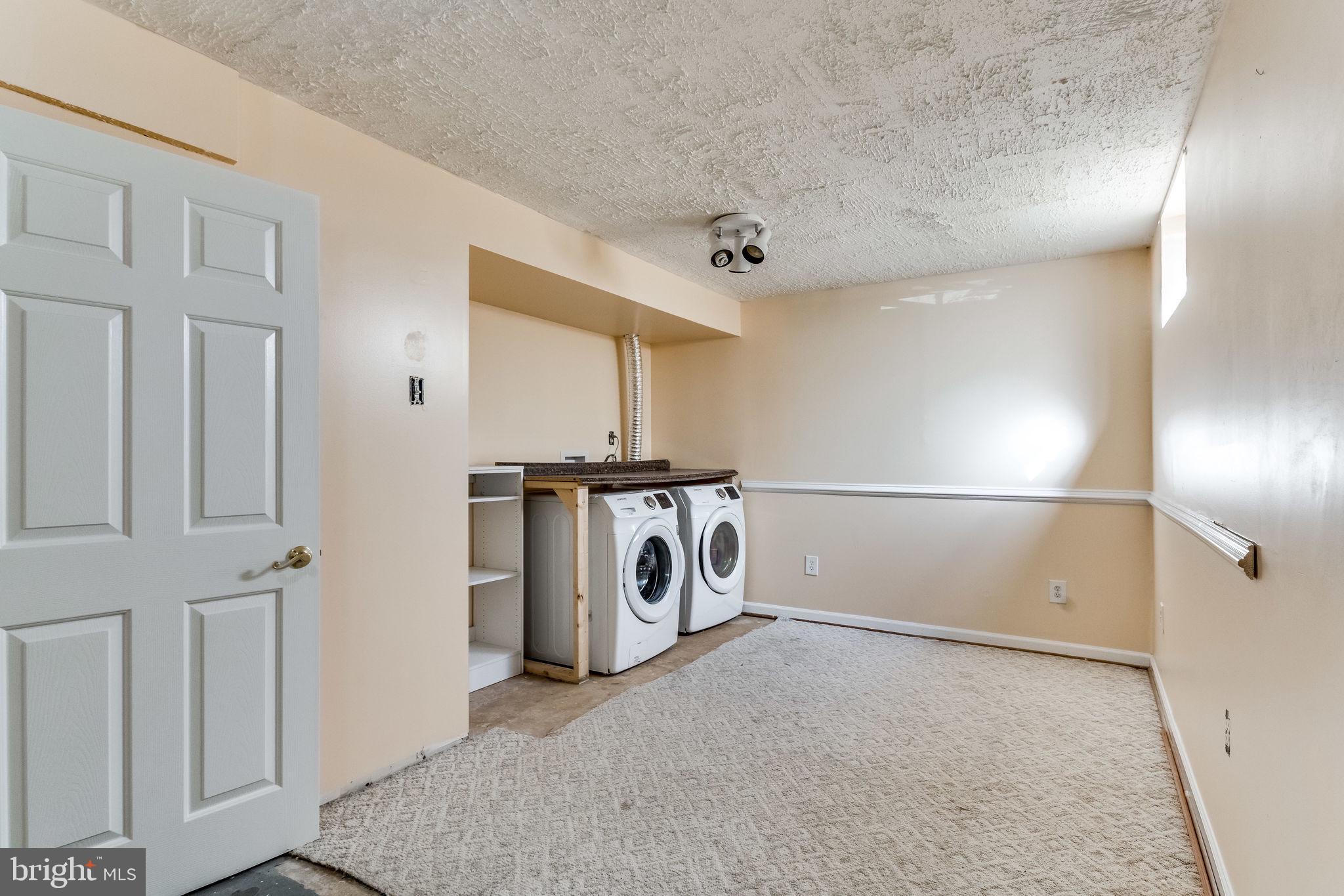 VILLA D ESTE VILLAGE - Residential Lease