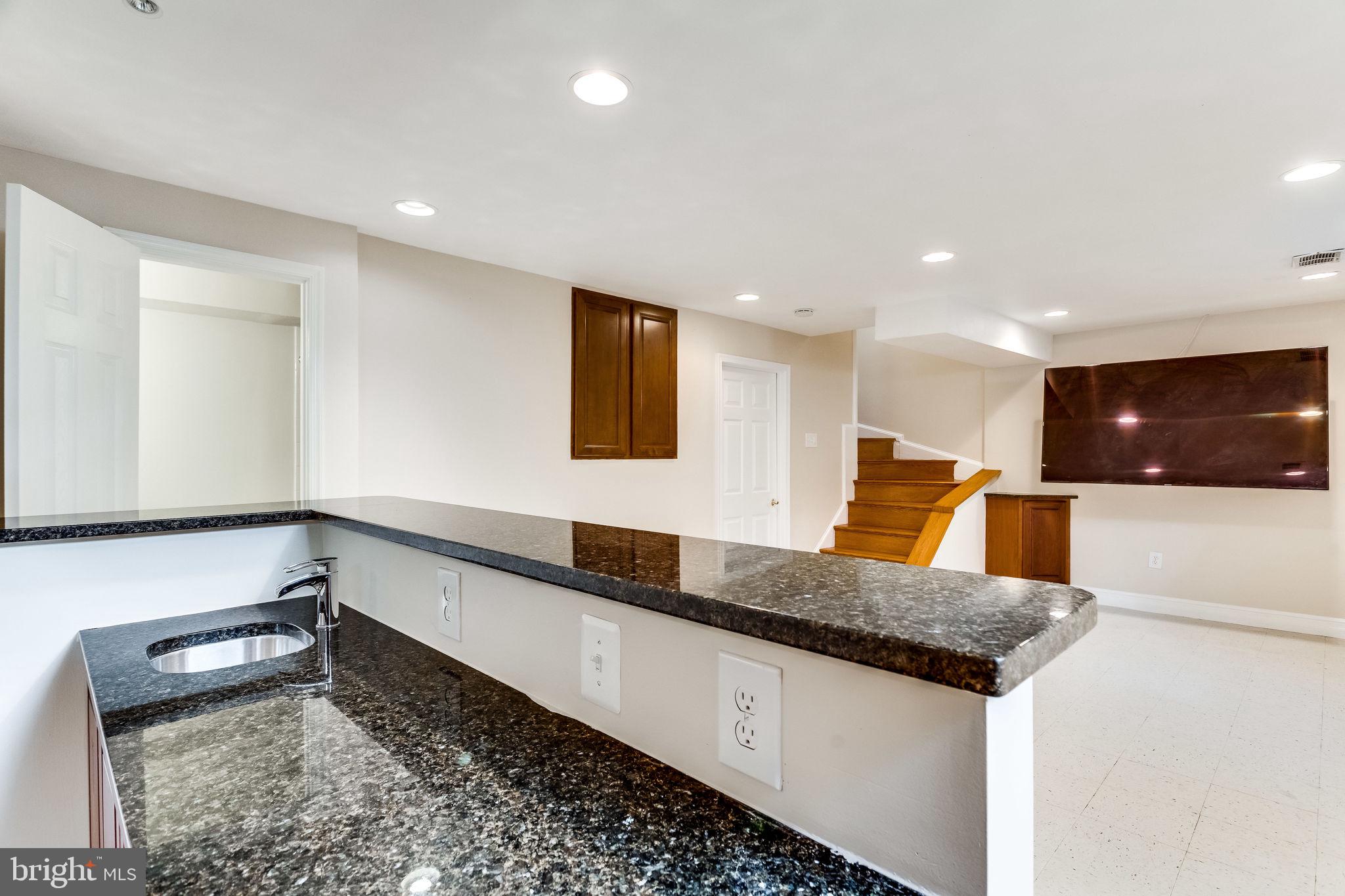 VILLA D ESTE VILLAGE - Residential Lease