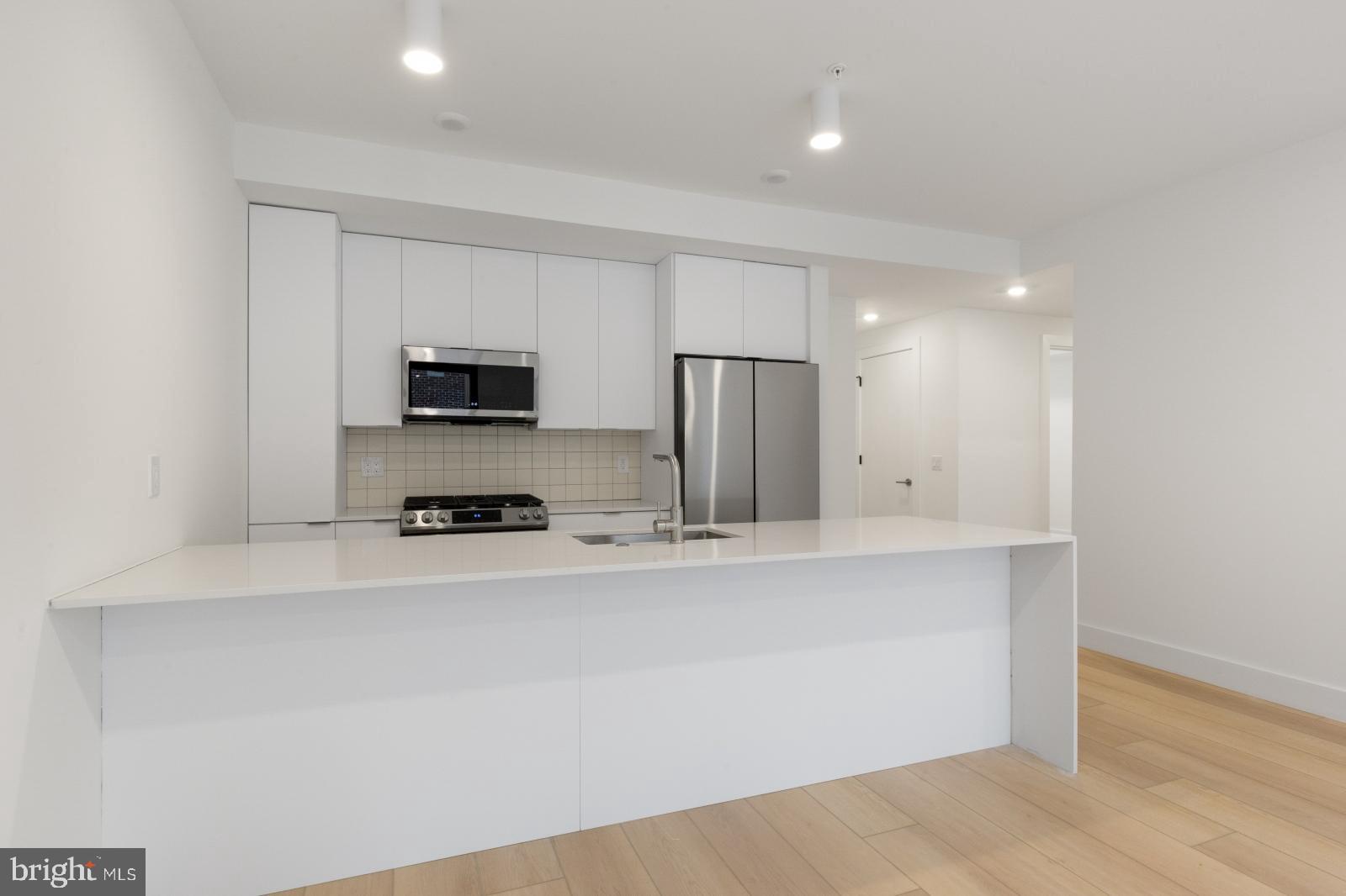 2007 CAMBRIDGE STREET 6