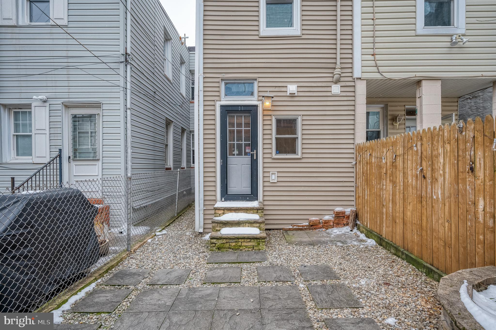 LOCUST POINT - Residential