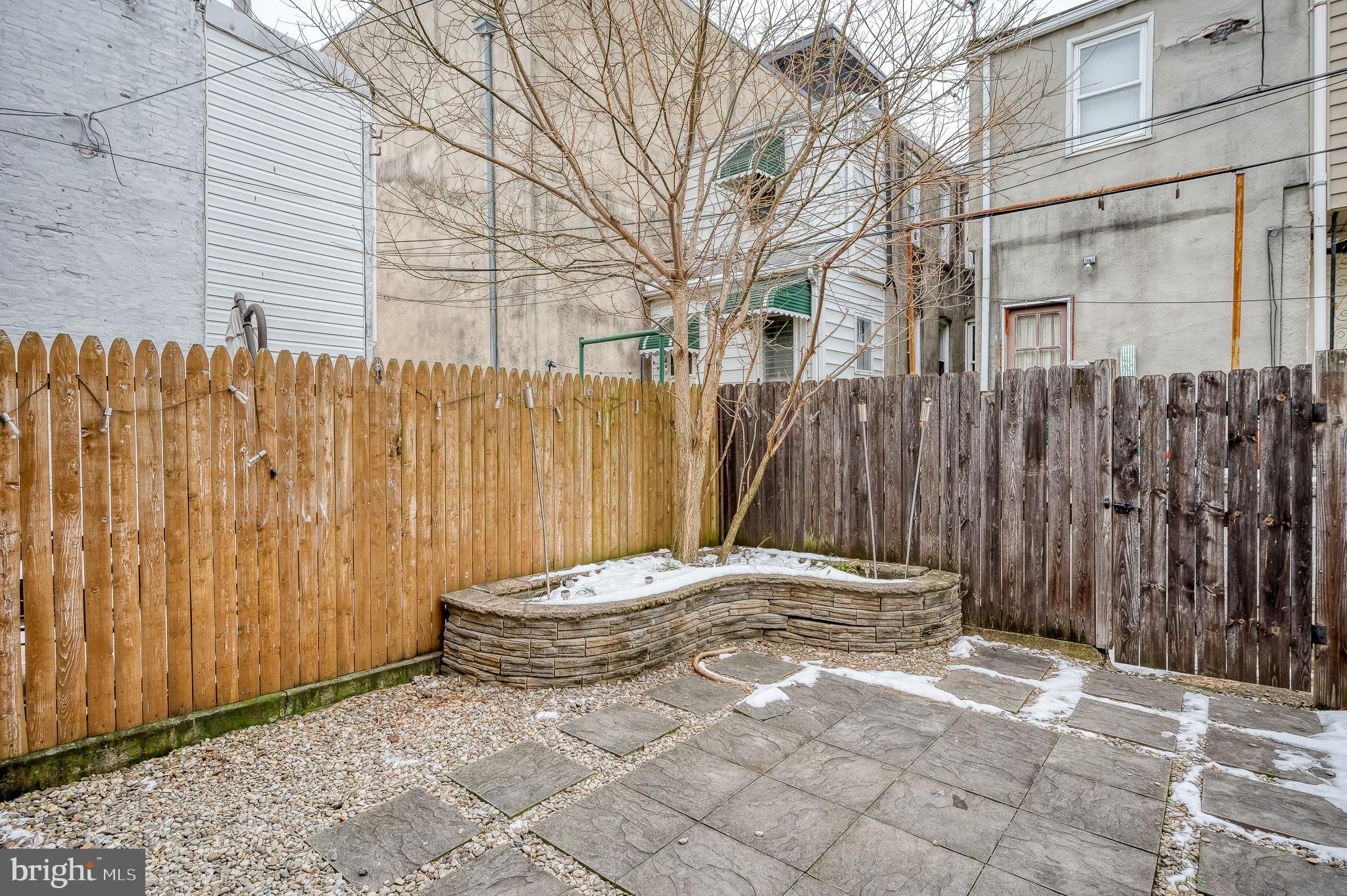 LOCUST POINT - Residential