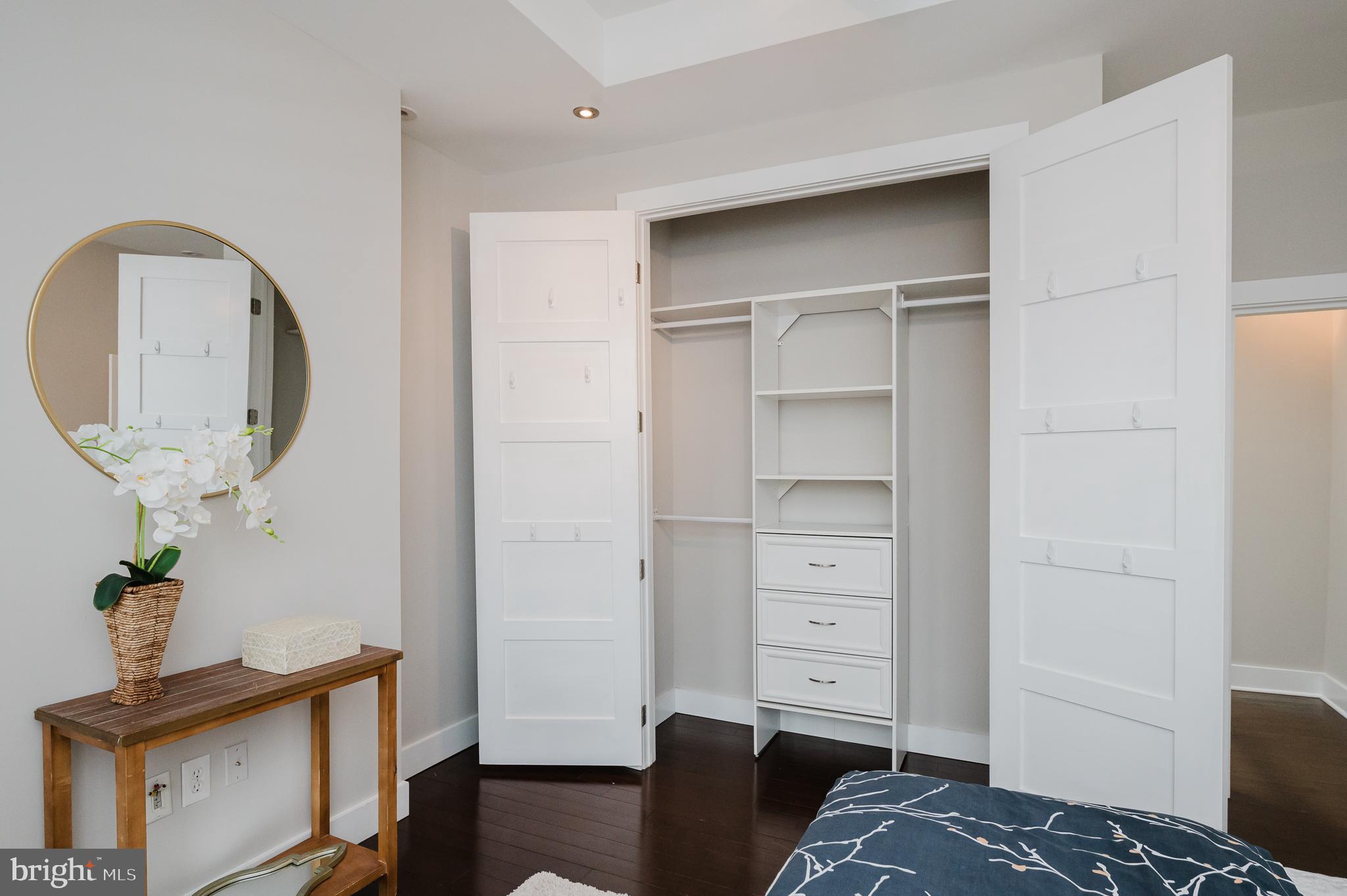 LOCUST POINT - Residential