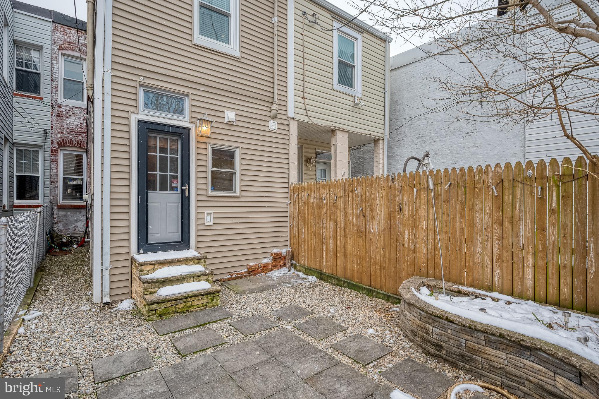 LOCUST POINT - Residential