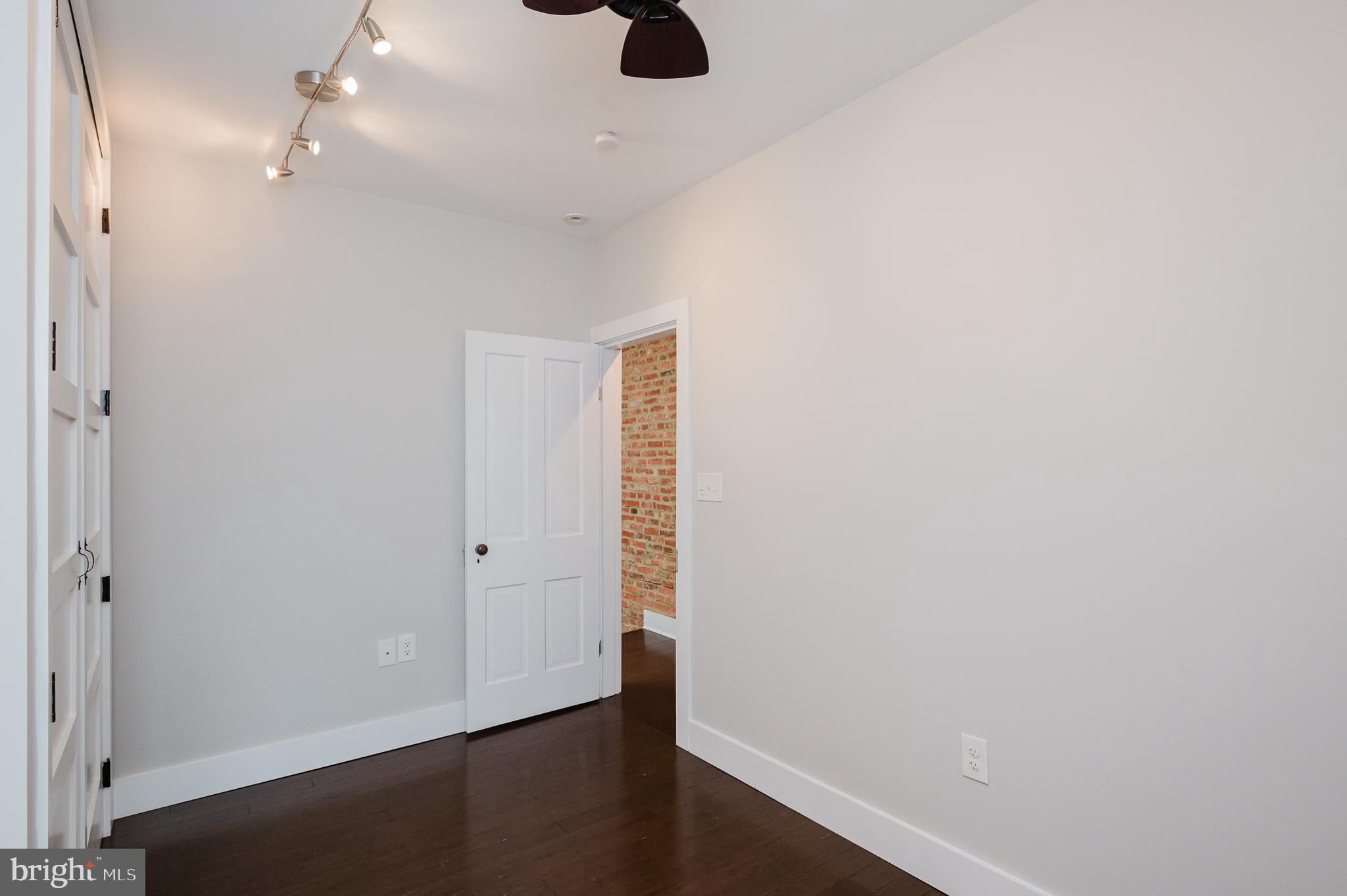 LOCUST POINT - Residential