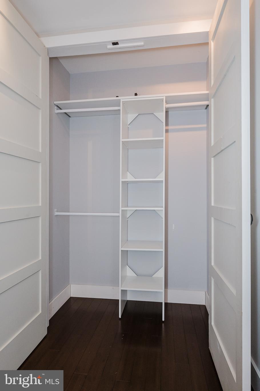 LOCUST POINT - Residential