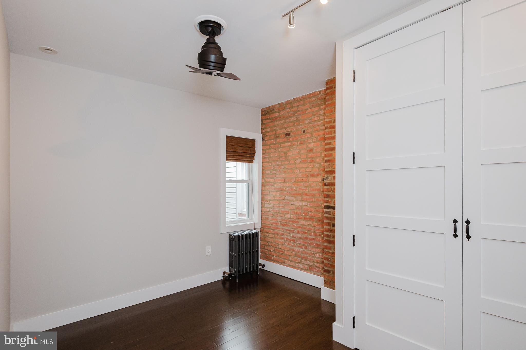 LOCUST POINT - Residential