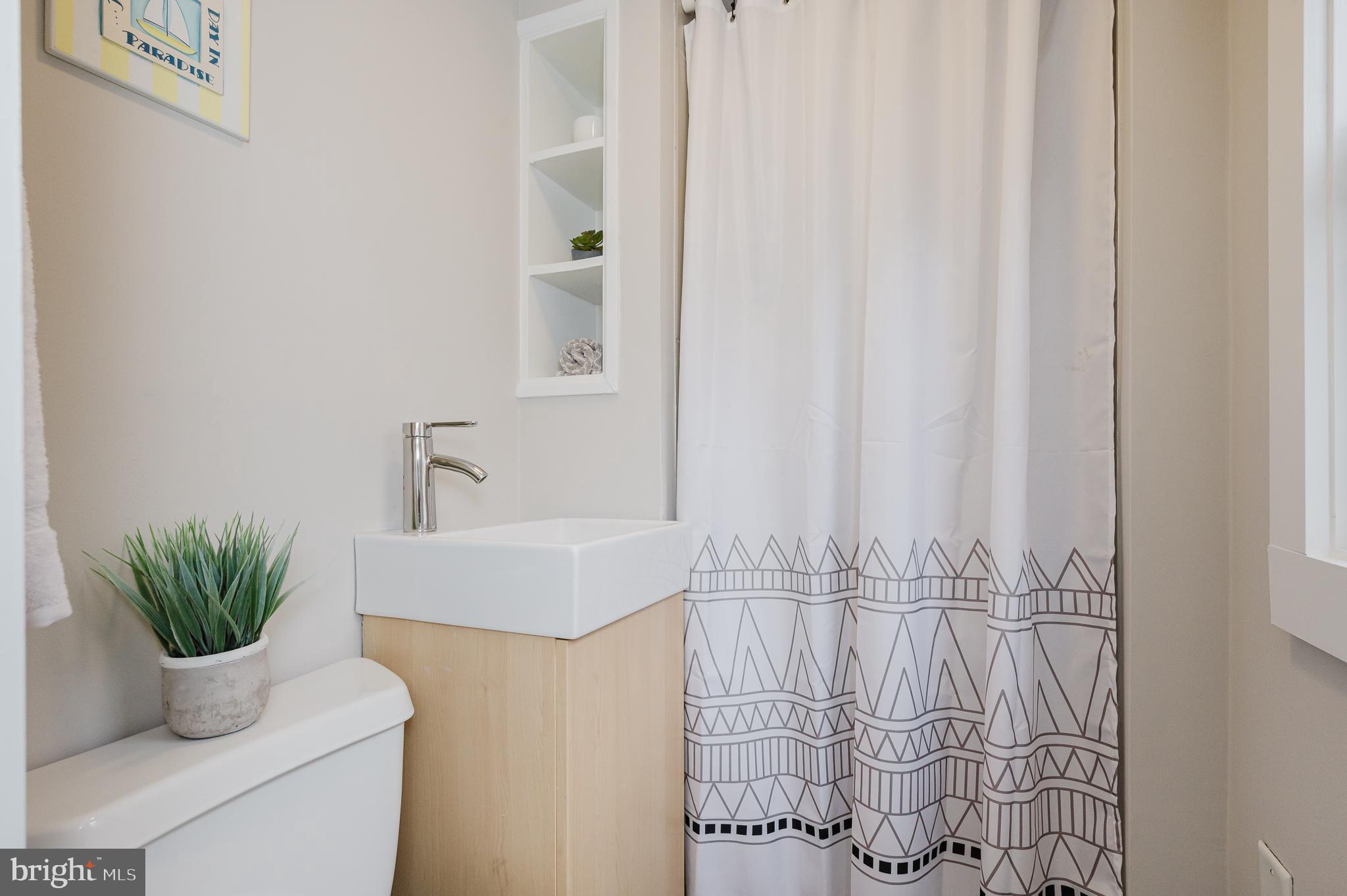 LOCUST POINT - Residential